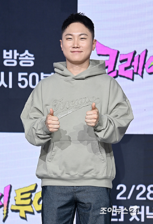 여행 유투버 빠니보틀이 27일 오후 서울 마포구 상암동 쇼킹케이팝센터에서 열린 ENA '크레이지 투어'의 제작발표회에서 포즈를 취하고 있다. [사진=곽영래 기자]