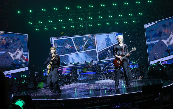 밴드 엔플라잉이 9일 서울 올림픽공원 올림픽홀에서 열린 단독 콘서트 '2025 N.Flying LIVE '&CON4 : FULL CIRCLE''(2025 엔플라잉 라이브 '엔콘4 : 풀 서클')에서 멋진 공연을 펼치고 있다. [사진=FNC엔터테인먼트]