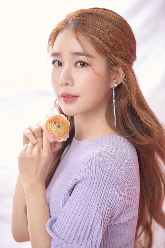 배우 유인나가 꾸준한 선행으로 선한 영향력을 전파 중이다. [사진=YG엔터테인먼트]