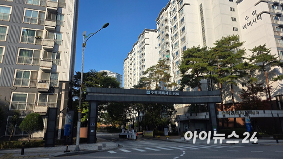 29일 수락리버시티 단지 전경. 사진 기준 오른쪽이 서울시 노원구 상계동 수락리버시티 3단지, 왼쪽이 경기도 의정부시 장암동 수락리버시티 2단지. 2025.10.29 [사진=이수현 기자]