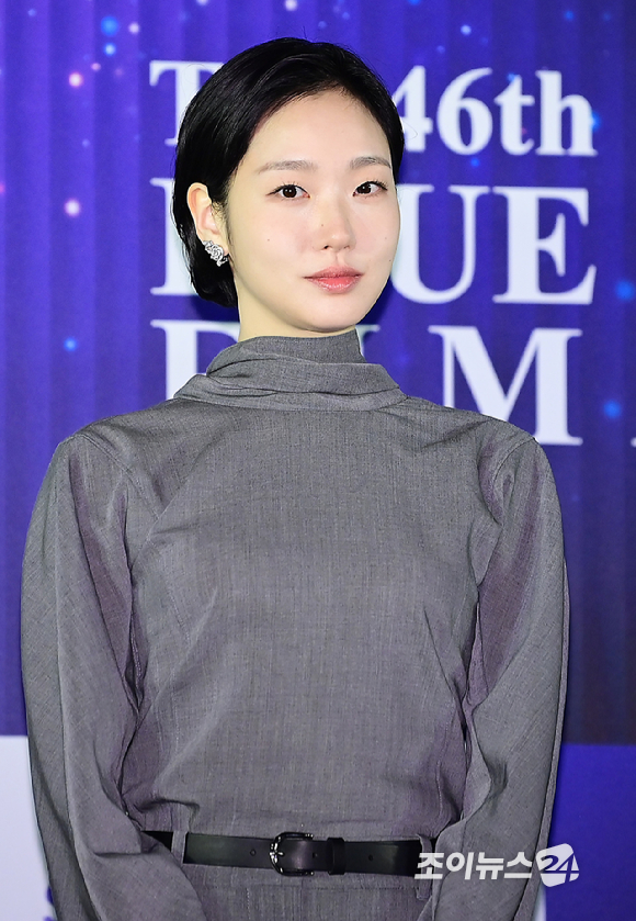 배우 김고은이 29일 오전 서울 영등포구 CGV 여의도에서 열린 제45회 청룡영화상 수상자들과 함께하는 핸드프린팅 행사에 참석하고 있다. [사진=정소희 기자]