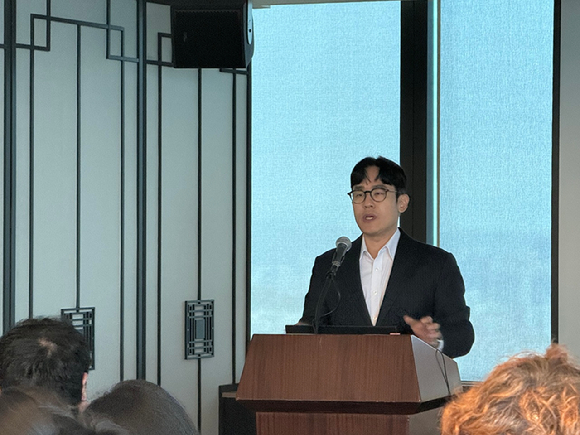 윤성호 마키나락스 대표가 6일 기자간담회에서 발표하고 있다 [사진=윤희성 기자]