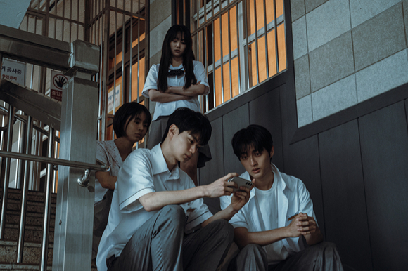 배우 강미나, 전소영, 현우석, 백선호가 넷플릭스 시리즈 '기리고'에서 열연하고 있다. [사진=넷플릭스]