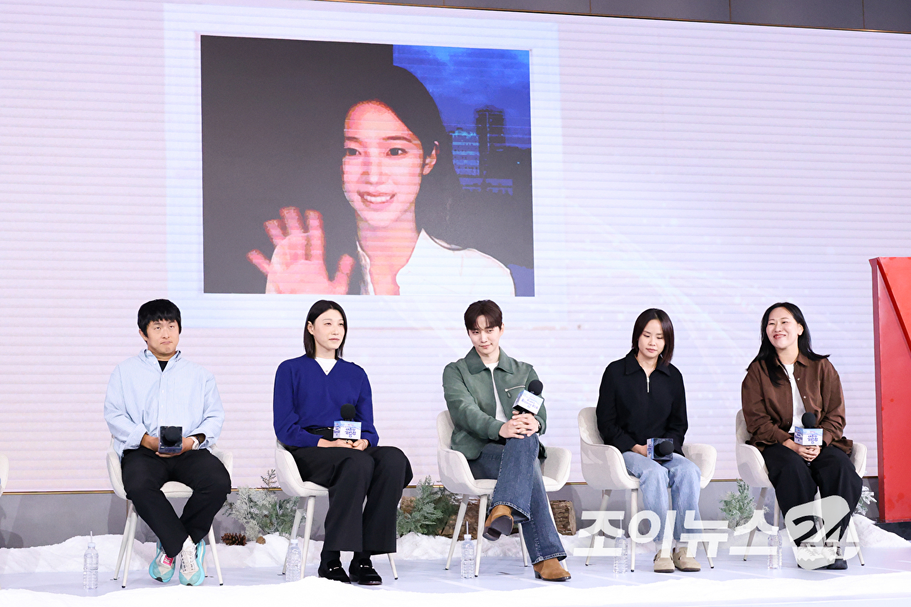 만화가 기안84, 전 배구선수 김연경, 배우 이준호 그리고 화상으로 참여한 그룹 르세라핌 카즈하가 22일 오전 서울 마포구 호텔 나루 서울 엠갤러리에서 진행된 넷플릭스 예능 '대환장 기안장 시즌2' 제작발표회에서 소감을 말하고 있다. [사진=문수지 기자]