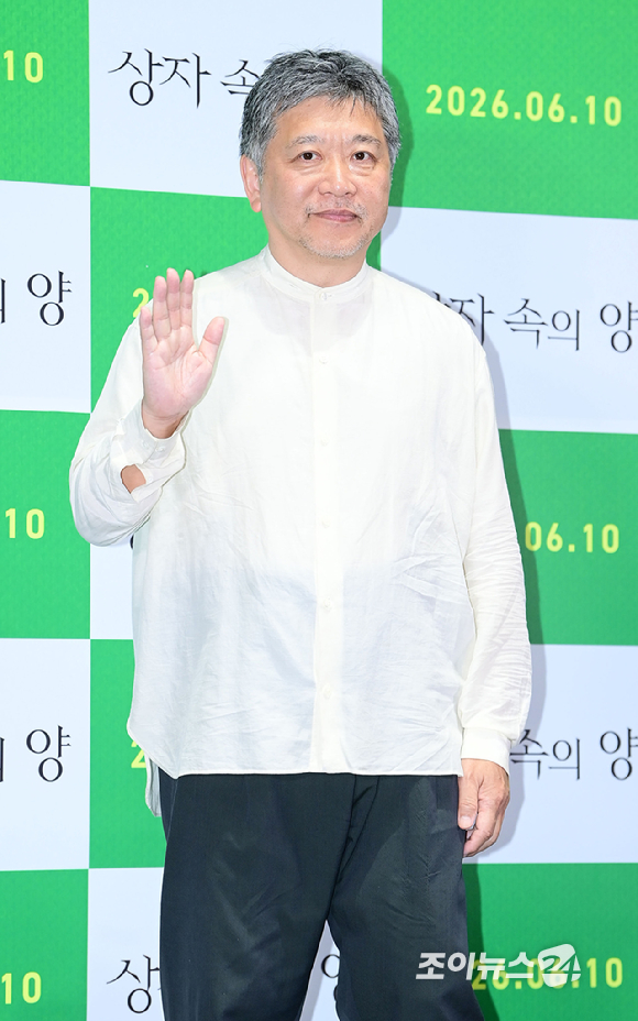 일본 영화감독 고레에다 히로카즈가 4일 오후 서울 강남구 삼성동 메가박스 코엑스에서 열린 영화 '상자 속의 양'(감독 고레에다 히로카즈) 내한 기자간담회에 참석하고 있다. [사진=정소희 기자]