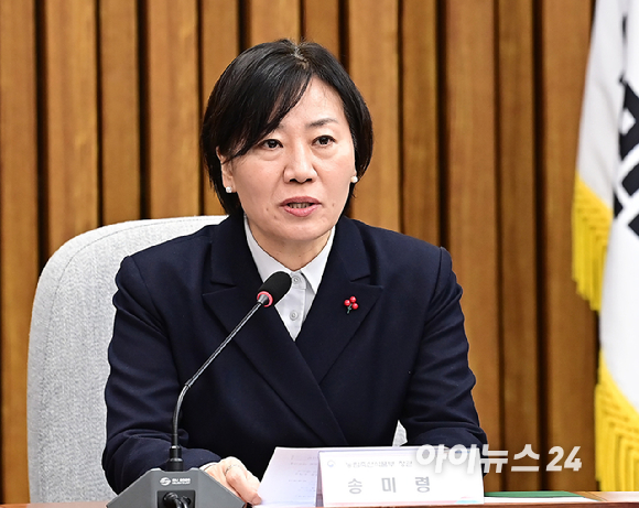 이재명 대통령이 23일 각 부처 장관 후보자 11명을 지명했다. 상단 왼쪽부터 배경훈 과기부 장관 후보자, 조현 외교부 장관 후보자, 정동영 통일부 장관 후보자, 안규백 국방부 장관 후보자, 권오을 국가보훈부 장관 후보자, 송미령 농림축산부 장관(유임), 김성환 환경부 장관 후보자, 김영훈 노동부 장관 후보자, 강선우 여가부 장관 후보자, 전재수 해수부 장관 후보자, 한성숙 중기부 장관 후보자, 윤창렬 국무조정실장 후보자 [사진=대통령실]