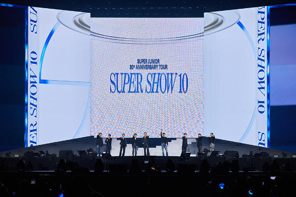 슈퍼주니어기 데뷔 20주년 기념 월드 투어 'SUPER SHOW 10'(슈퍼쇼 10)를 통해 팬들을 만나고 있다. [사진=SM엔터테인먼트]
