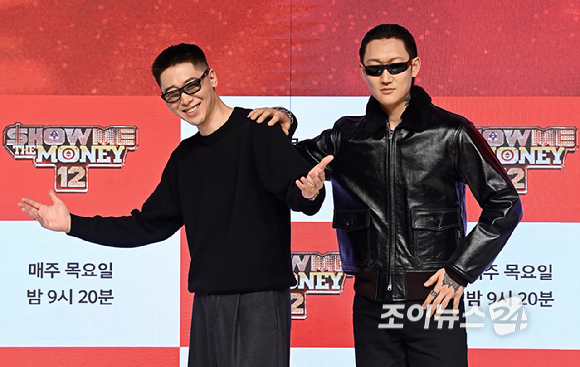 가수 허키 시바세키, 제이통이 15일 서울 강남구 엘리에나 호텔에서 열린 Mnet '쇼미더머니12' 제작발표회에서 포즈를 취하고 있다. [사진=곽영래 기자]