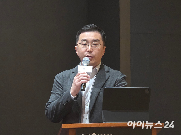 박태영 원스토어 대표가 30일 서울 중구 SKT 타워에서 열린 원스토어 10주년 기자간담회에서 발언하고 있다. [사진=박정민 기자]