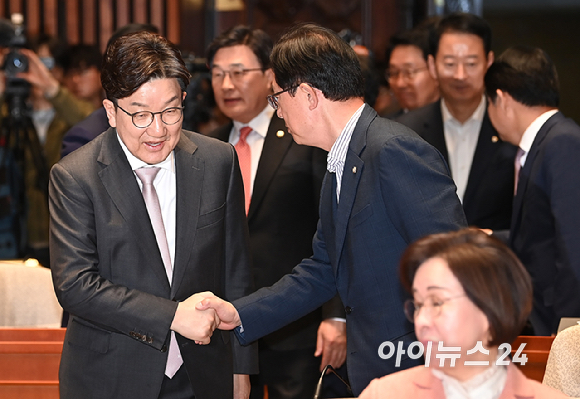권성동 국민의힘 원내대표가 7일 오후 서울 여의도 국회에서 열린 의원총회에 참석하고 있다. [사진=곽영래 기자]