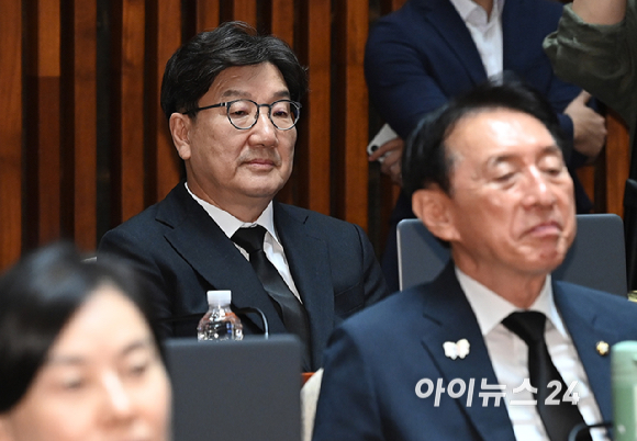 권성동 국민의힘 의원이 1일 오후 서울 여의도 국회에서 열린 의원총회에 참석하고 있다. [사진=곽영래 기자]