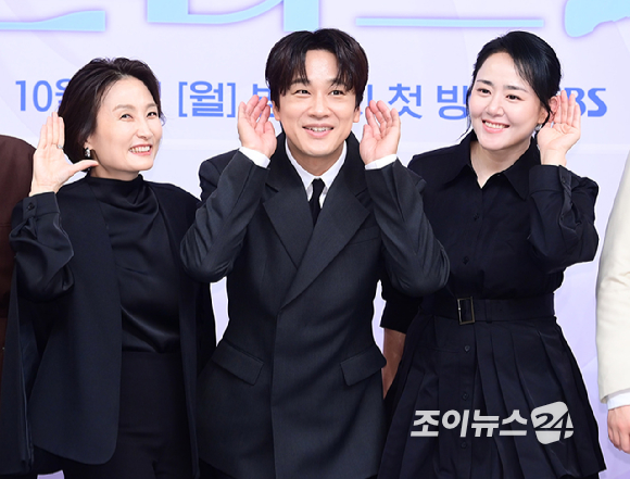 (왼쪽부터)주우재-정재형-박경림-차태현-문근영-정승환-로이킴이 30일 오전 서울 양천구 목동 SBS 사옥에서 열린&nbsp;SBS 오디션 프로그램 '우리들의 발라드 2' 제작발표회에서 참석 하고 있다. [사진=정소희 기자]