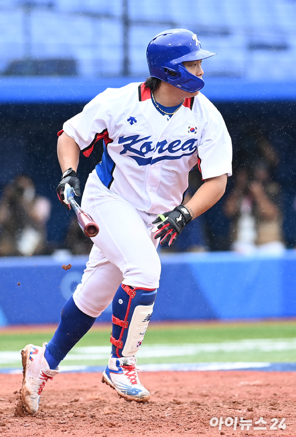 7일 일본 가나가와현 요코하마 스타디움에서 2020 도쿄올림픽 야구 한국과 도미니카공화국의 동메달결정전이 펼쳐졌다. 한국 강백호가가 5회말 2사 1,2루 1타점 적시타를 치고 있다. [사진=정소희 기자]