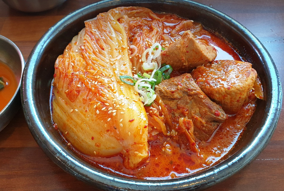 중국산 김치로 조리한 김치찌개를 국내산이라고 속여 판매한 50대 업주가 징역형 집행유예를 선고받았다. 본 기사와 무관한 이미지. [사진=픽사베이@MIRAEBACCI]