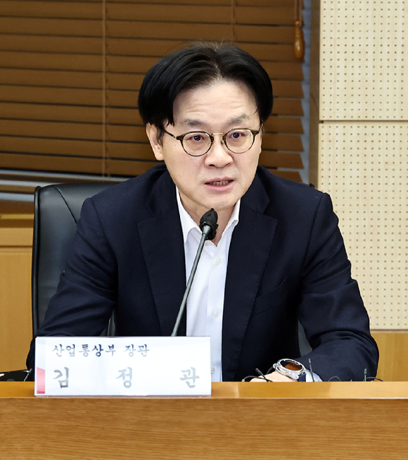 박일준 대한상의 상근부회장이 9일 서울 중구 무역보험공사에서 열린 점검회의에서 사과하고 있다. [사진=연합뉴스]