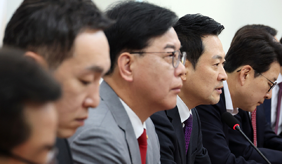 국민의힘 장동혁 대표가 27일 국회에서 열린 최고위원회의에서 모두발언을 하고 있다. 2026.4.27 [사진=연합뉴스]