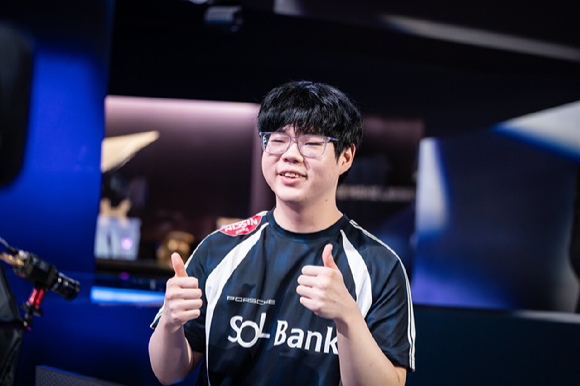 2025 코리아 트래블 페스타에 참가하는 DRX '레이지필' 쩐바오민. [사진=LCK]