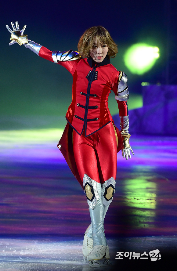 피겨선수 김예림이 23일 오후 서울 목동아이스링크에서 열린 뮤지컬 '나 혼자만 레벨업 on ICE' 프레스콜에서 열연하고 있다. [사진=정소희 기자]