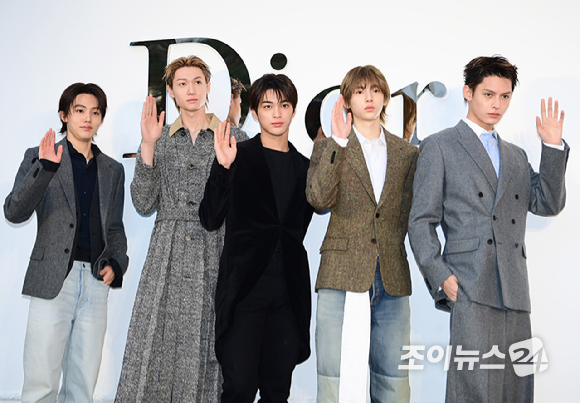 그룹 코르티스(CORTIS) 성현-마틴-건호-주훈-제임스가 7일 오후 서울 성동구 성수동에서 열린 디올 포토콜 행사에 참석하고 있다. [사진=정소희 기자]