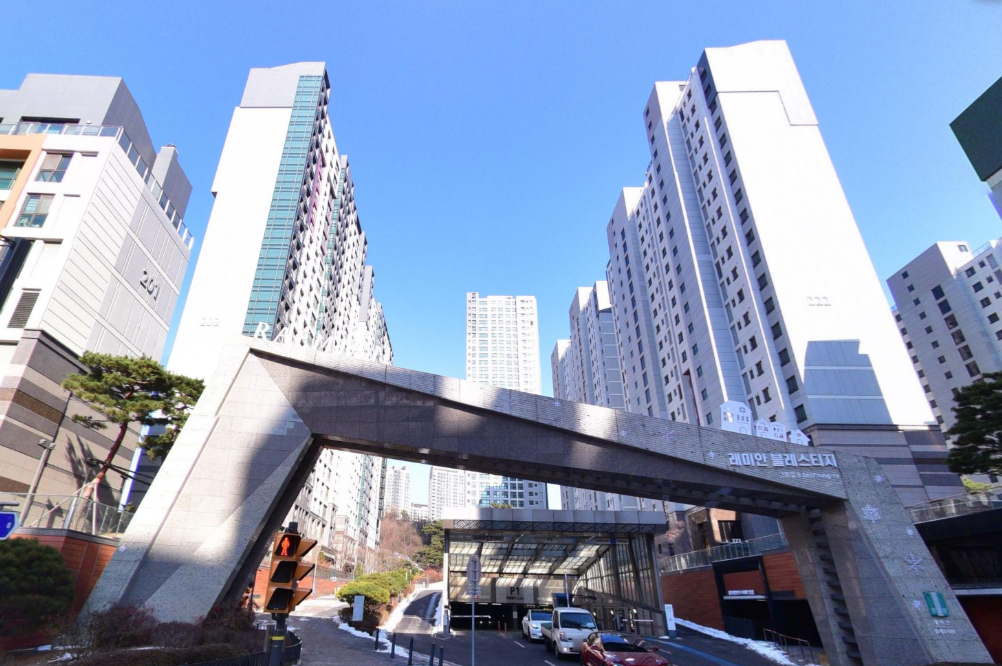 '래미안 블레스티지' 아파트 전경. [사진=네이버 거리뷰 ]