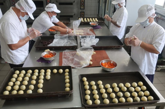 '교도소 과자'로 불리는 월병이 또 품절 사태를 빚을 정도로 인기를 끌었다. 사진은 해당 월병. [사진=바이두]