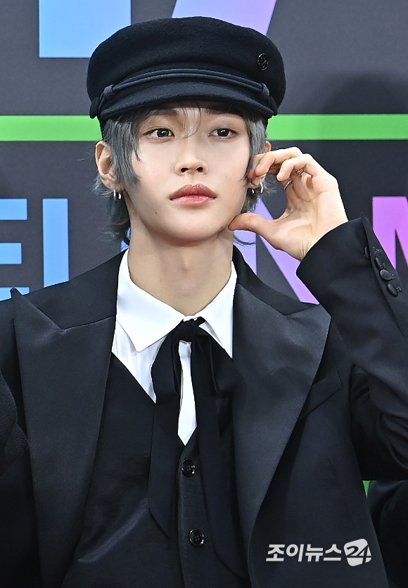 라이즈 원빈이 20일 서울 구로구 고척돔에서 열린 '2025 멜론뮤직어워드(MMA2025)' 레드카펫에서 포즈를 취하고 있다.