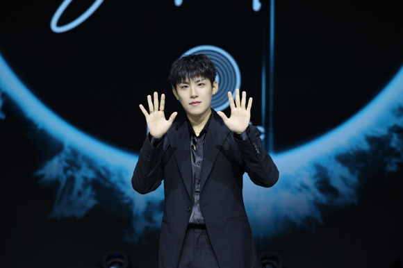 '컴백' 박우진 "뭘 좋아할 지 몰라서 다 준비…새로운 출발"