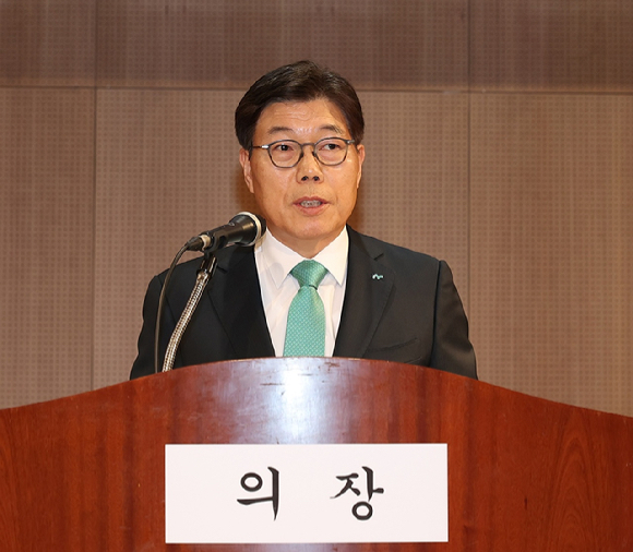 황병우 iM금융지주 회장이 26일 본점에서 열린 정기주주총회에서 발언하고 있는 모습. [사진=iM금융그룹]