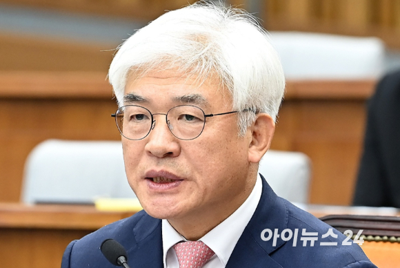 마은혁 헌법재판관 후보자가 지난해 12월 23일 오전 서울 여의도 국회에서 열린 인사청문회에서 질의에 답변하고 있다.2024.12.23. [사진=곽영래 기자]