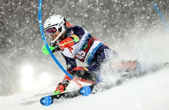 한국 알파인 스키 '간판 스타' 정동현이 국제스키연맹(FIS) 주최 알파인 FIS컵 남자 회전에 출전해 1, 2차 시기 합계 1분16초67을 기록, 우승을 차지했다. [사진=미동부한인스키협회]