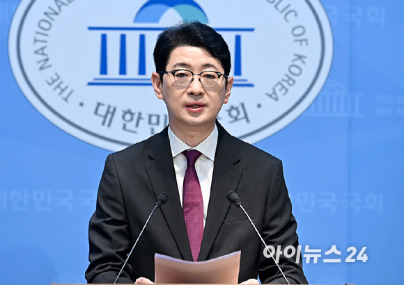 주진우 국민의힘 의원이 14일 서울 여의도 국회 소통관에서 정원오 더불어민주당 서울시장 후보자 주폭 피해자 관련 추가제보도 기자회견을 하고 있다. [사진=곽영래 기자]