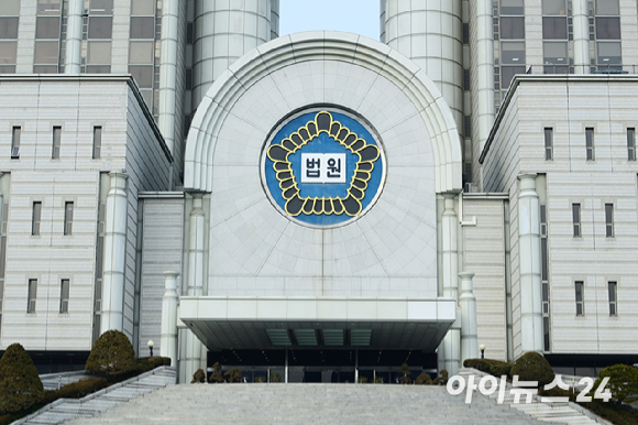  의사 면허 없이 봉침(벌침) 시술을 했다가 중년 여성을 '아나필락시스' 쇼크로 다치게 한 60대 남성이 징역형 집유를 받았다. 사진은 꿀벌.[사진=픽사베이ⓒhansbenn]