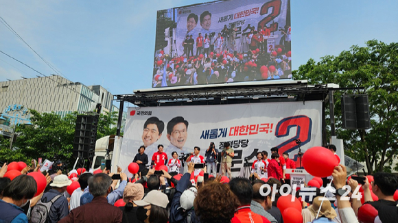 국민의힘 김문수 대선 후보가 21일 경기 김포시 사우문화체육광장에서 유세를 하고 있다. [사진=김보선 기자]