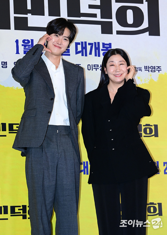 배우 공명과 라미란이 11일 오후 서울 CGV 용산아이파크몰에서 열린 영화 '시민덕희'(감독 박영주) 언론시사회에 참석하고 있다. [사진=정소희 기자]