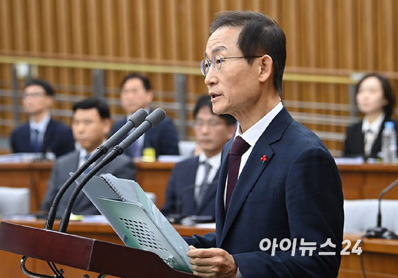 김호철 감사원장 후보자가 29일 서울 여의도 국회에서 열린 인사청문회에서 모두 발언을 하고 있다. [사진=곽영래 기자]