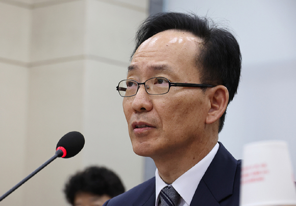 김대웅 중앙선거관리위원회 위원 후보자가 6일 서울 여의도 국회 행정안전위원회에서 열린 인사청문회에서 의원 질의에 답변하고 있다. 2025.3.6 [사진=연합뉴스]