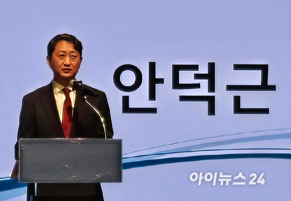 안덕근 산업통상자원부 장관이 11일 서울 중구 대한상공회의소에서 열린 '2025년도 파리협정 제6조 결정 사항 및 탄소시장 기업 세미나'에서 발언하고 있다. [사진=최란 기자]