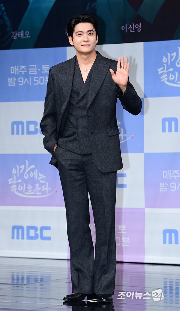 배우 강태오가 30일 오전 서울 마포구 상암동 MBC에서 열린 MBC 새 금토드라마 '이강에는 달이 흐른다' 제작발표회에 참석하고 있다. [사진=정소희 기자]