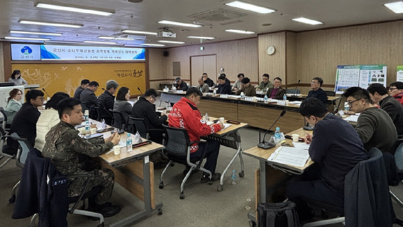 산림청은 5일 전북특별자치도 군산시청에서 &lsquo;군산시 지역방제 거버넌스&rsquo; 회의를 개최했다 [사진=산림청]