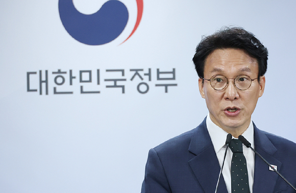 김민석 국무총리가 25일 서울 종로구 정부서울청사에서 검찰개혁 관련 현안 브리핑을 하고 있다. 2026.6.25 [사진=연합뉴스]