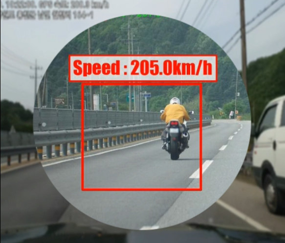 제한속도 시속 80km 도로를 무려 시속 205km로 달린 30대 운전자가 붙잡혔다. [사진=강원경찰청]