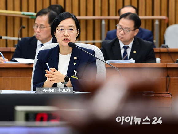 한성숙 국무총리 후보자가 25일 서울 여의도 국회에서 열린 인사청문회에서 출석해 질의에 답하고 있다. [사진=정소희 기자]