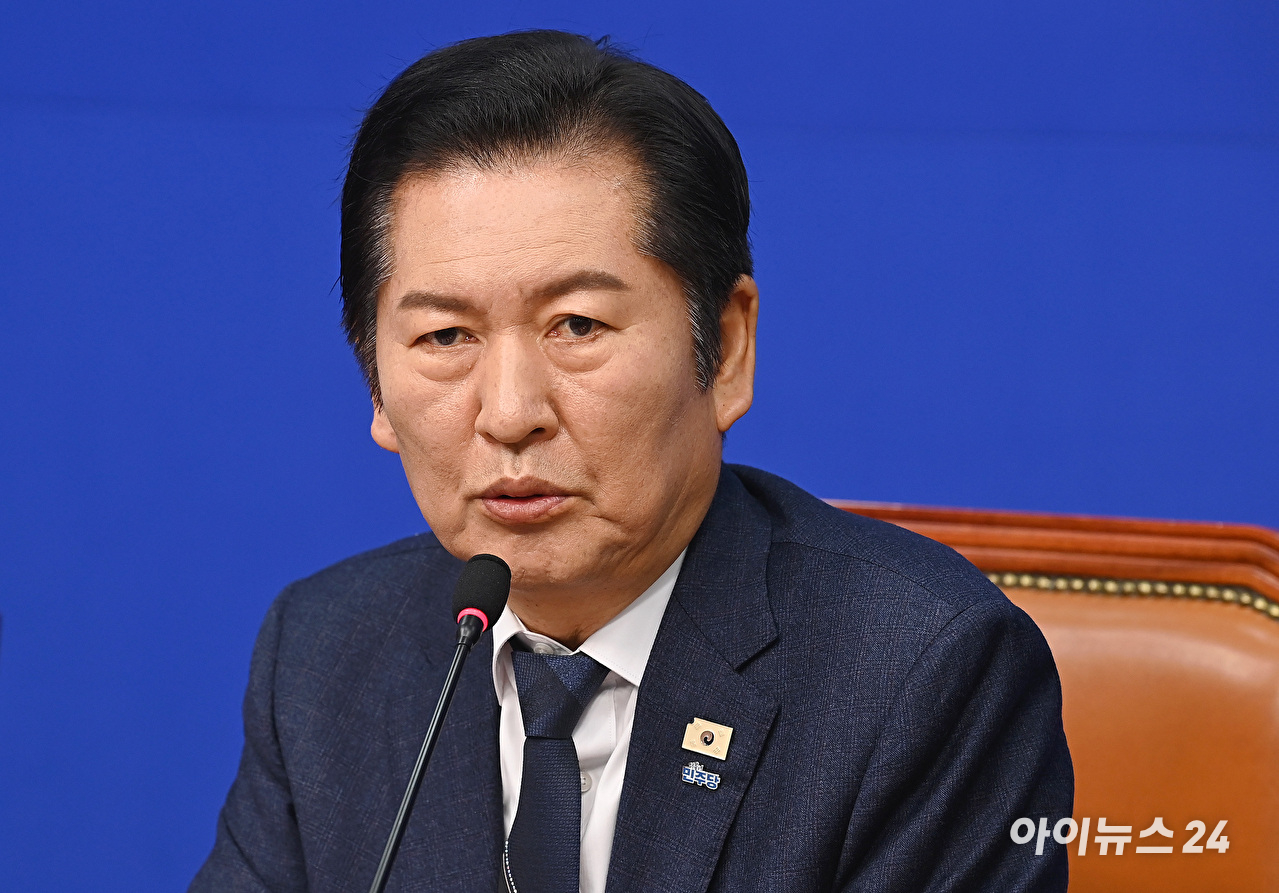 정청래 더불어민주당 대표가 12일 서울 여의도 국회에서 열린 최고위원회의에서 발언하고 있다. [사진=곽영래 기자]