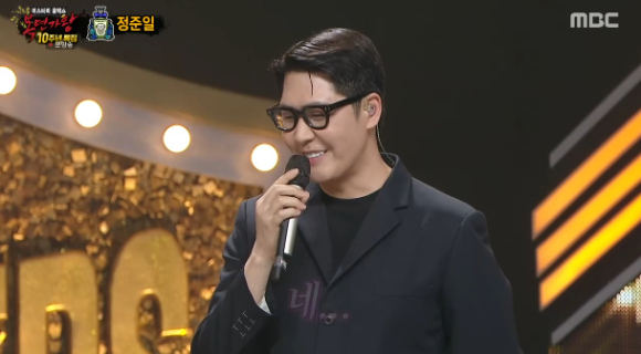 가수 정준일이 '복면가왕'에 출연해 대화를 나누고 있다. [사진=MBC 방송화면 캡처]