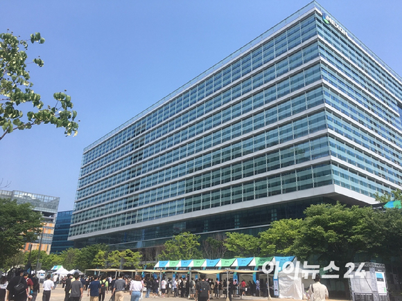 이정헌 넥슨 대표가 NDC 26 환영사를 진행하고 있다. [사진=넥슨]
