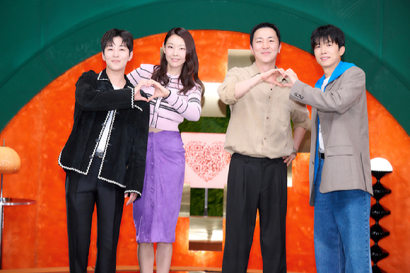 '누난 내게 여자야2' 제작발표회에 참석한 가수 딘딘 [사진=KBS ]