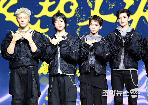 그룹 앤팀이 28일 오후 서울 용산구 한남동 블루스퀘어에서 열린 &TEAM(앤팀) 한국 데뷔 앨범 미니 1집 'Back to Life'(백 투 라이프)발매 기념 쇼케이스에 참석하고 있다. [사진=정소희 기자]