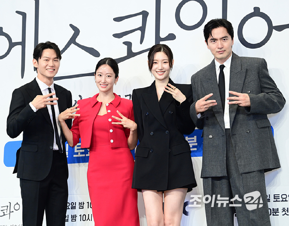 배우 이학주-전혜빈-정채연-이진욱이 31일 오후 서울 구로구 더링크서울 트리뷰트 포트폴리오 호텔에서 열린 JTBC 새 토일드라마 '에스콰이어: 변호사를 꿈꾸는 변호사들' 제작발표회에 참석하고 있다. [사진=정소희 기자]