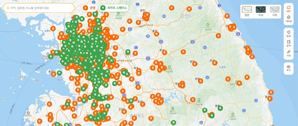 맘스터치 상권관리 시스템 내 현재 운영중인 매장 및 출점 여력지역(화이트 스페이스) 지도. [사진=맘스터치]