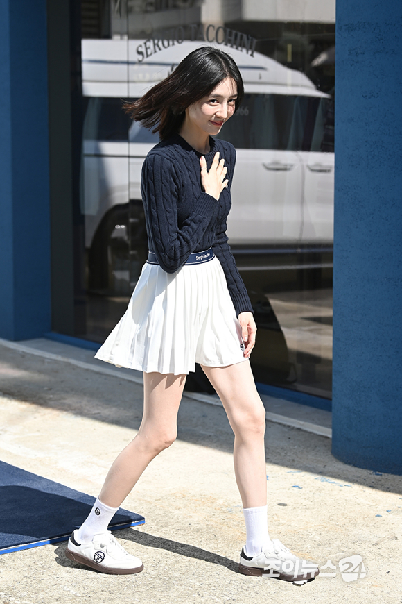 배우 박지현이 26일 오후 서울 용산구 한남동 플래그십 스토어에서 열린 클래식 라이프스타일 브랜드 세르지오 타키니 한남 플래그십 스토어 오픈 기념 포토콜 행사에 참석하고 있다. [사진=문수지 기자]